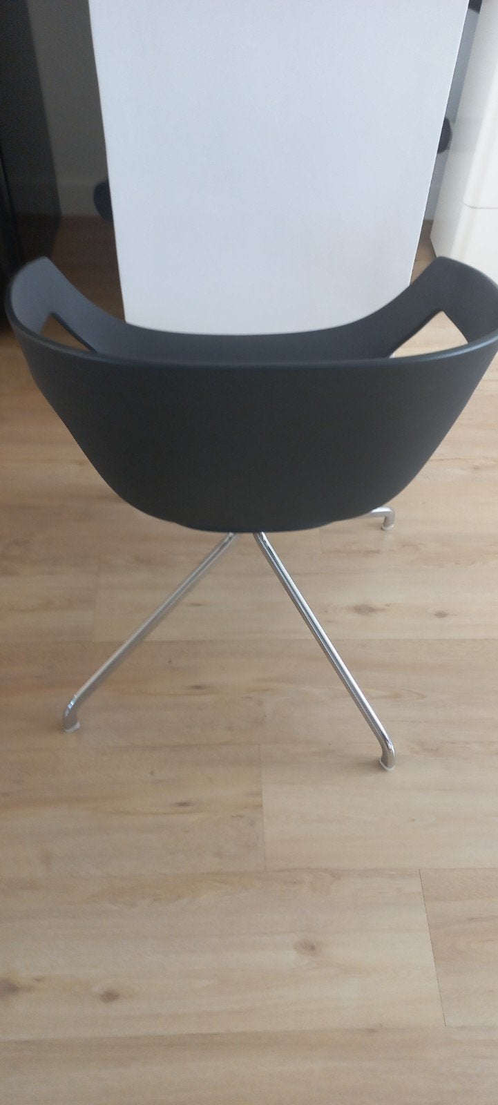 Chaise pivotante moderne en chrome/plastique, Enlèvement, Utilisé, Synthétique, Modern