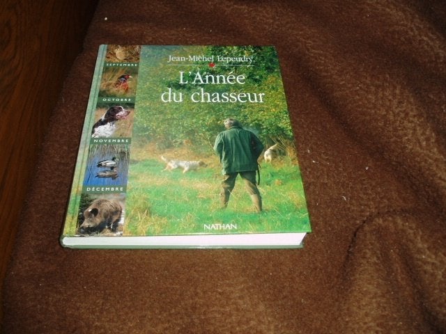 Chasse : livre, vase et bouton, Enlèvement, Utilisé