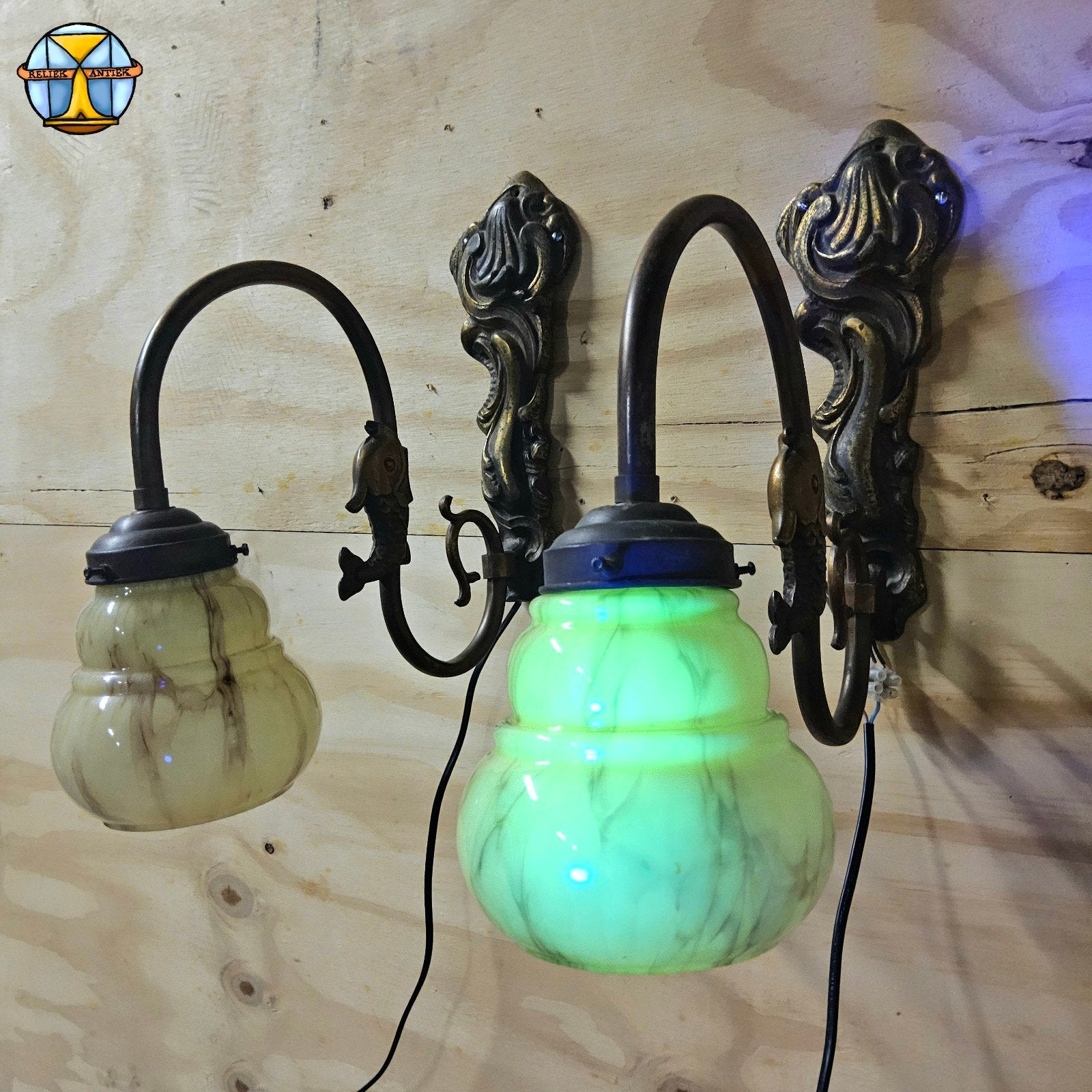Lot de 2 lampes suspendues anciennes en verre d'uranium de s, Antiquités & Art, Enlèvement ou Envoi