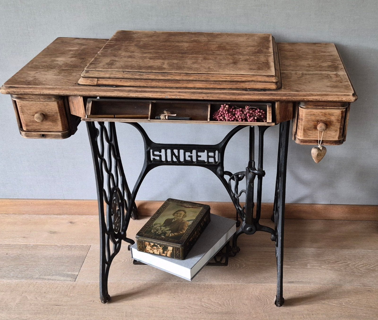 Vintage tafeltje/onderstel van singer, Antiek en Kunst, Antiek | Naaimachines, Ophalen