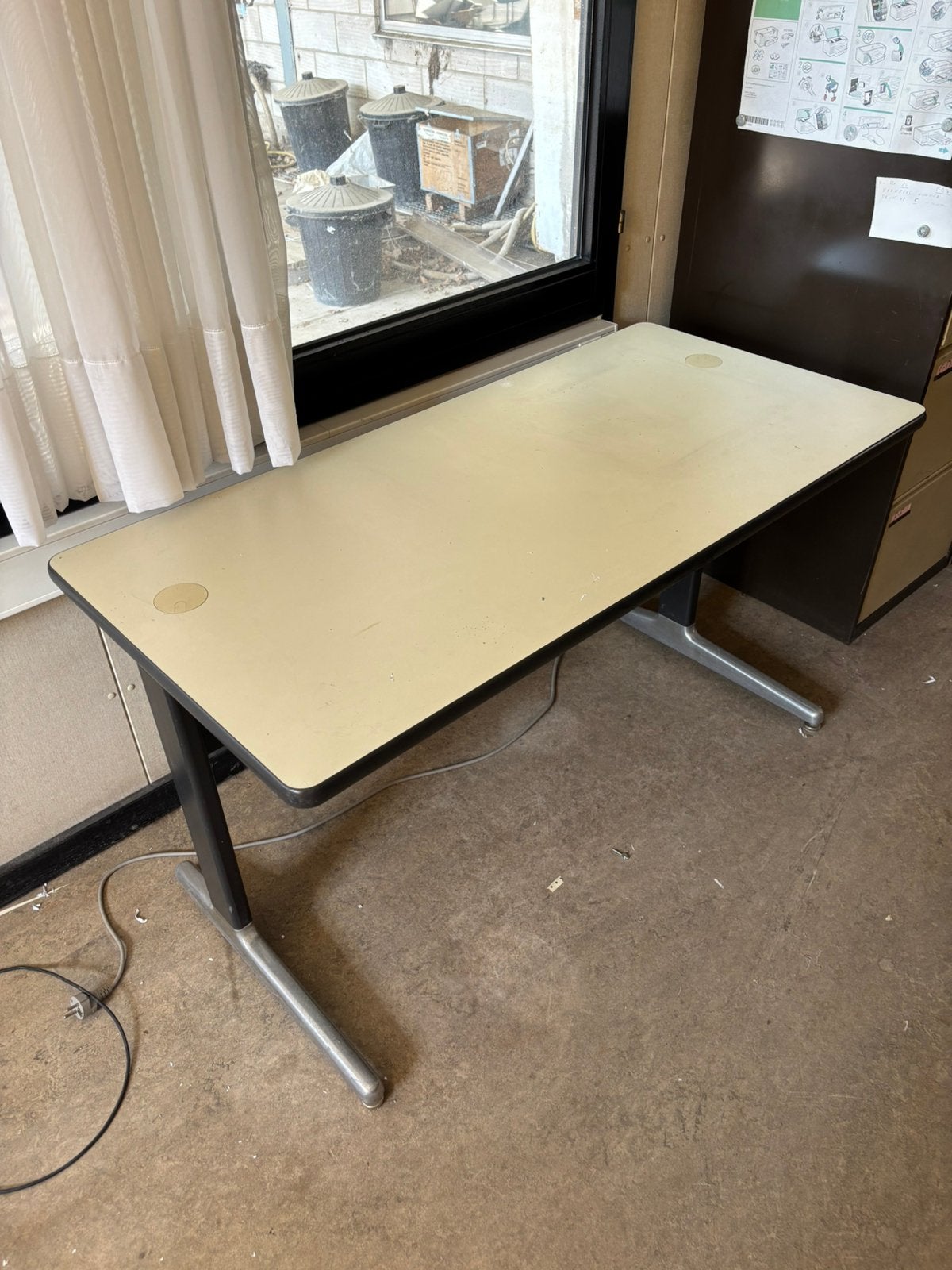 Kleine bureau, Ophalen, Zo goed als nieuw
