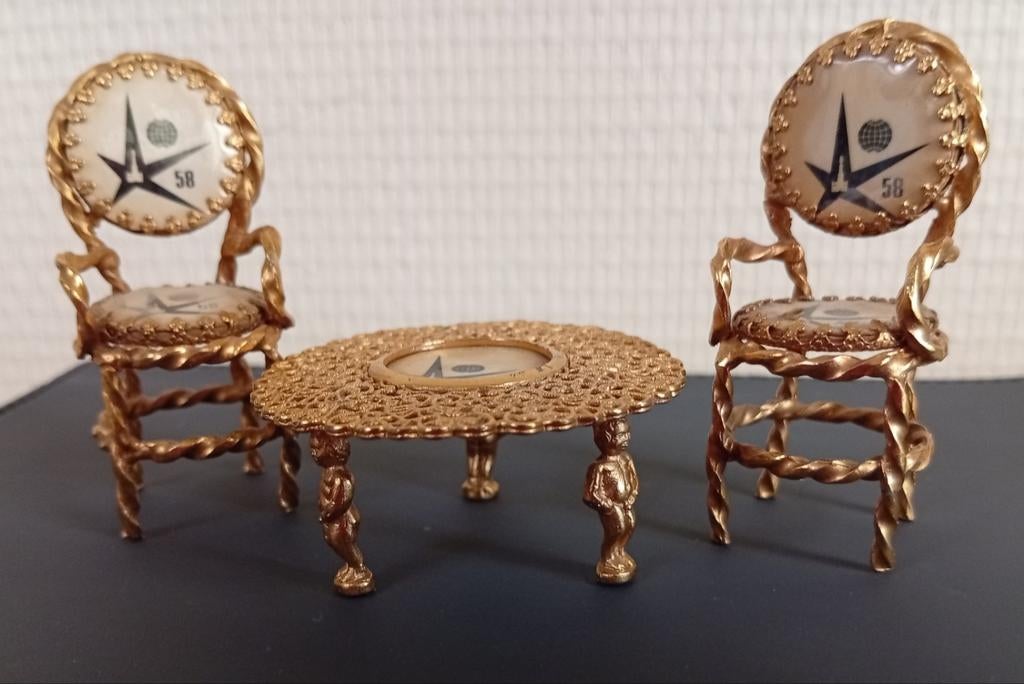 EXPO '58: Meubles miniatures, Enlèvement