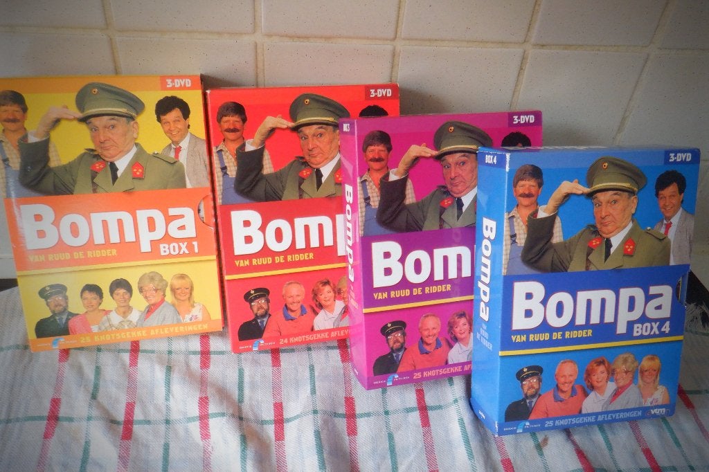 DVD BOX1/2/3en4 van Bompa (Van Ruud De Ridder)(12 DVD'S), Enlèvement ou Envoi, Coffret, Comme neuf, Comédie