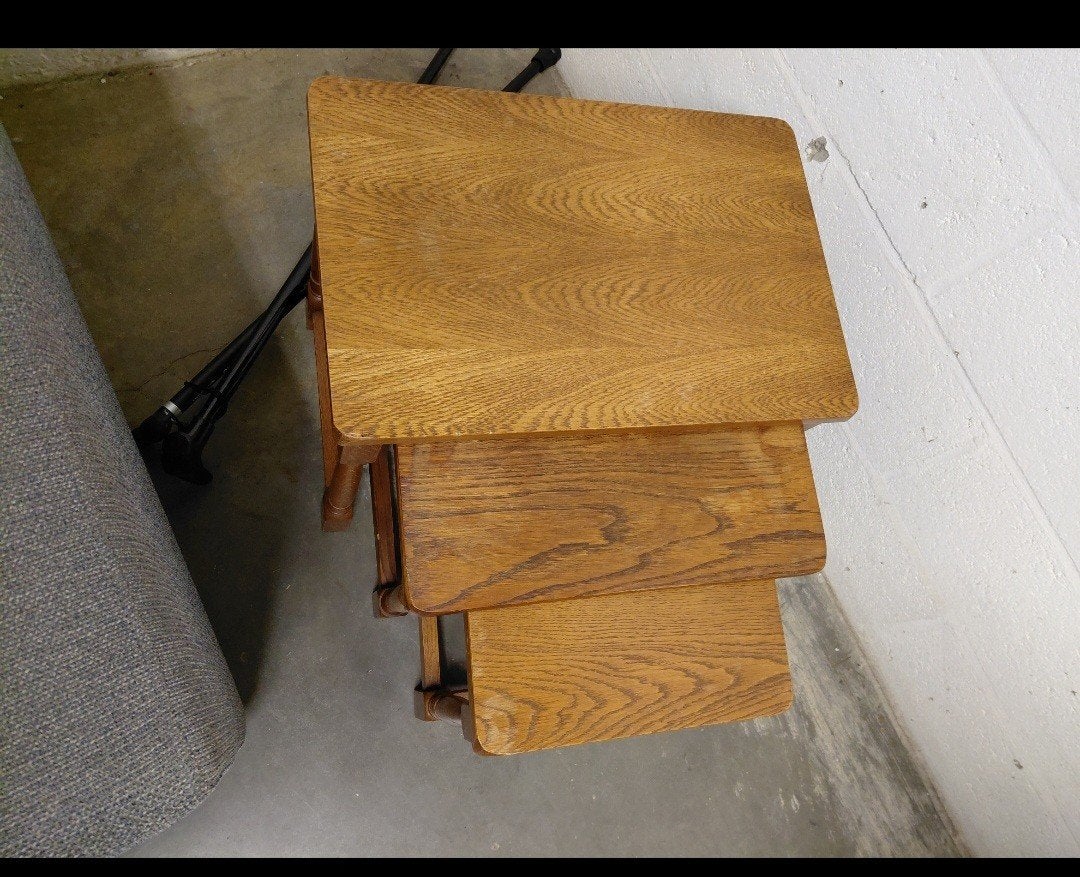 des tables d'appoint qui sont encore très bonnes. également, Maison & Meubles, Enlèvement