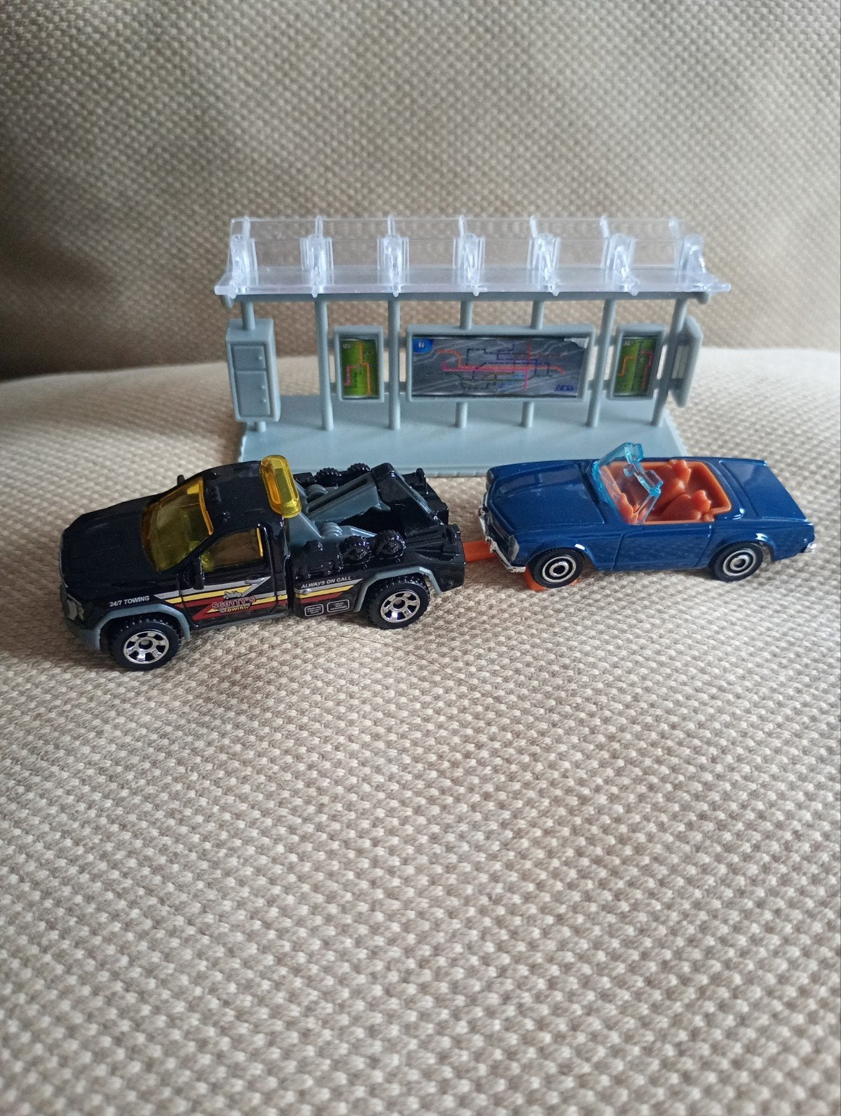Mercedes 230SL en GMC takelwagen., Hobby en Vrije tijd, Modelauto's | Overige schalen, Ophalen of Verzenden, Nieuw, Auto