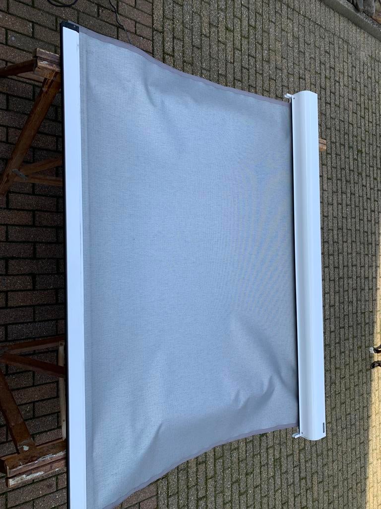 Verduisterend screen Harol, Doe-het-zelf en Bouw, Rolluiken, Ophalen, Zo goed als nieuw, Elektrische bediening