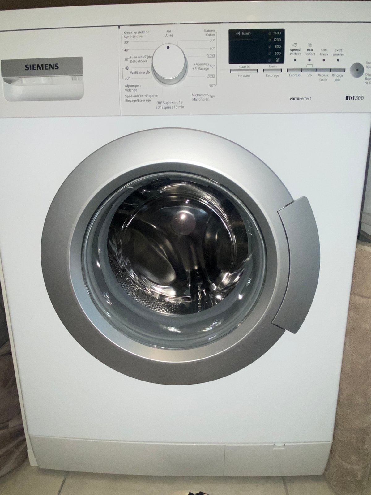 Machine à laver Siemens iQ300-7kg, 1200 à 1600 tours, 6 à 8 kg, 85 à 90 cm, Comme neuf