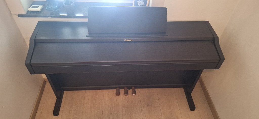 Roland RP101 Digitale piano in prima staat., Muziek en Instrumenten, Piano's, Ophalen, Gebruikt, Zwart, Piano