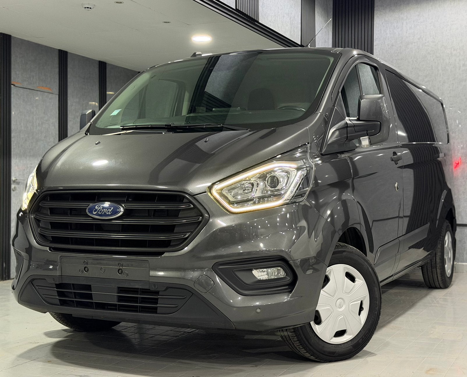 FORD TRANSIT CUSTOM 3 ZIT LANG CHASSIS 2.0 TDCI EURO 6b, Automaat, Bluetooth, Euro 6, Leder