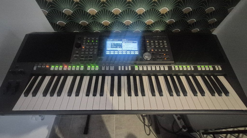 Yamaha PSR S970, Muziek en Instrumenten, Keyboards, Ophalen, 61 toetsen, Zo goed als nieuw, Midi-aansluiting
