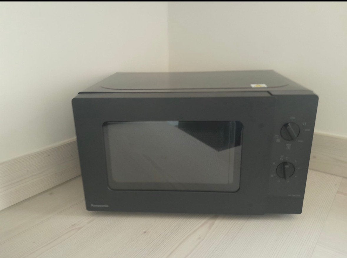 Panasonic NN-GM22QB magnetronoven + grill zwart als nieuw, Elektronische apparatuur, Microgolfovens, Ophalen, Nieuw, Draaiplateau
