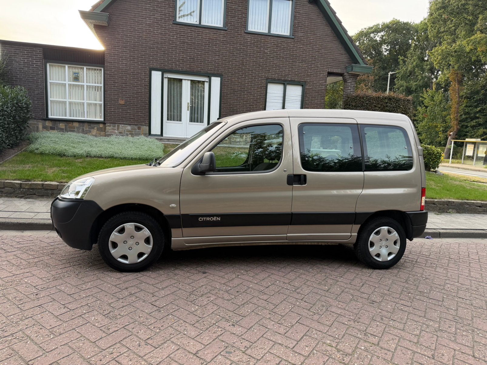 Citroën Berlingo 1.4i essence 062000km Attelagremorque Airco, Autos, https://public.car-pass.be/vhr/8533b077-ee85-48b0-b19d-bfb7aef0c34b
