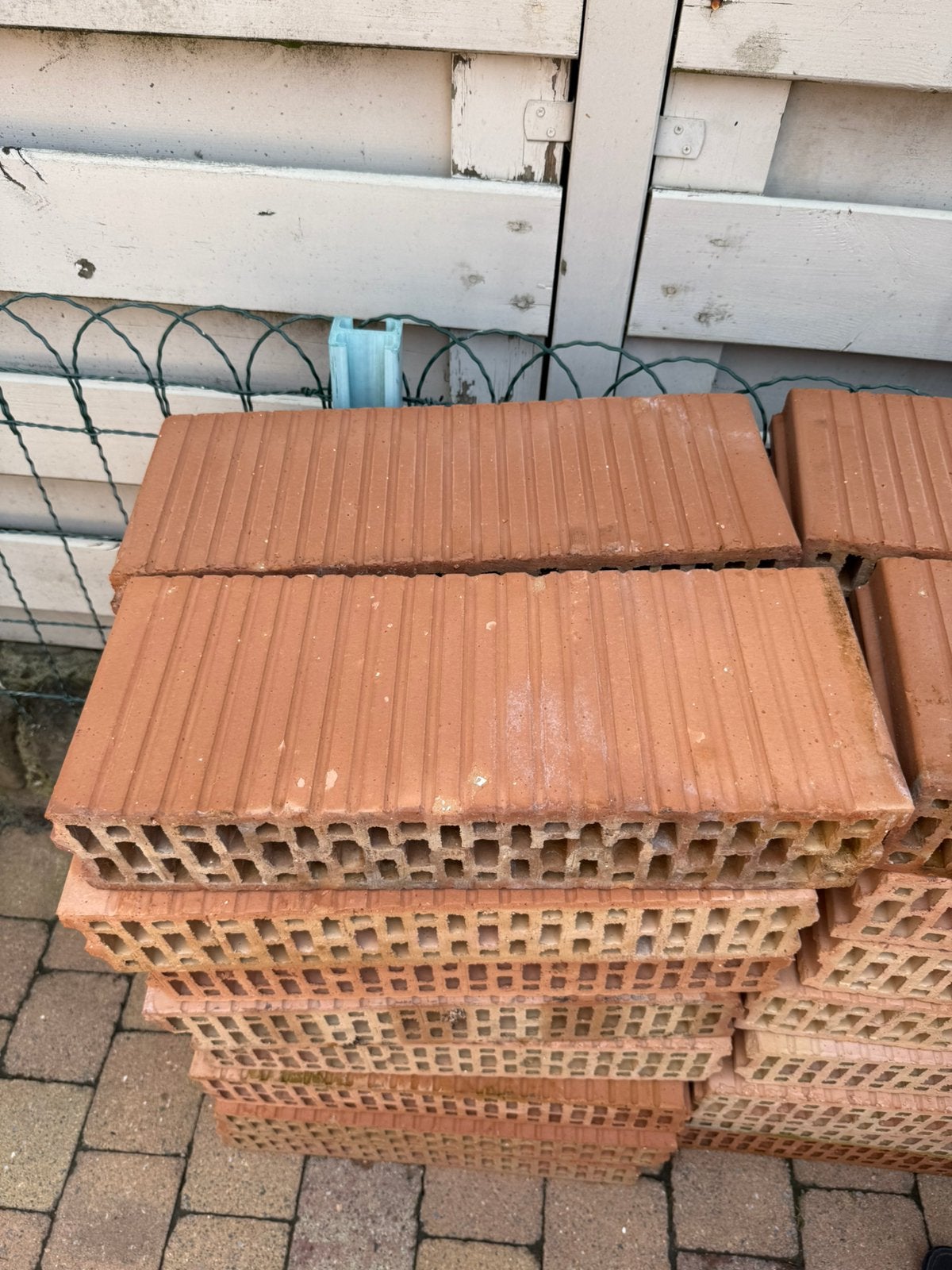 Brique, Enlèvement, Comme neuf