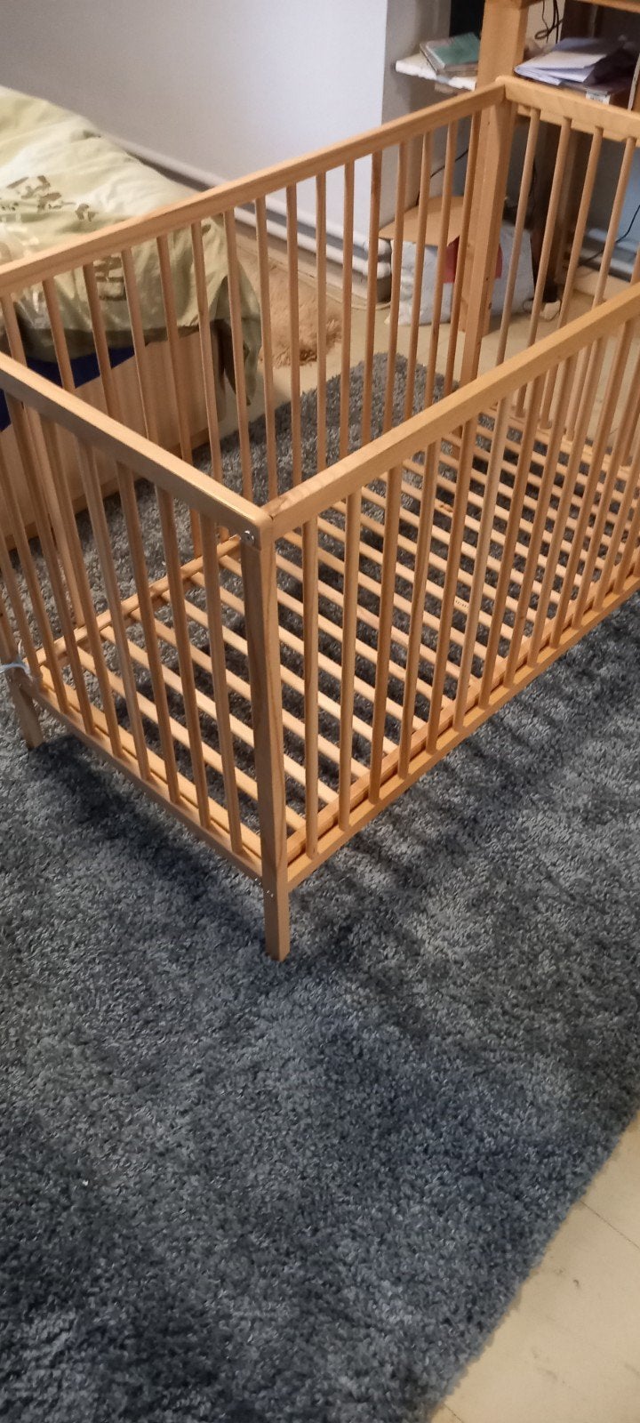 lit bébé en bois avec matelas état neuf, Enlèvement