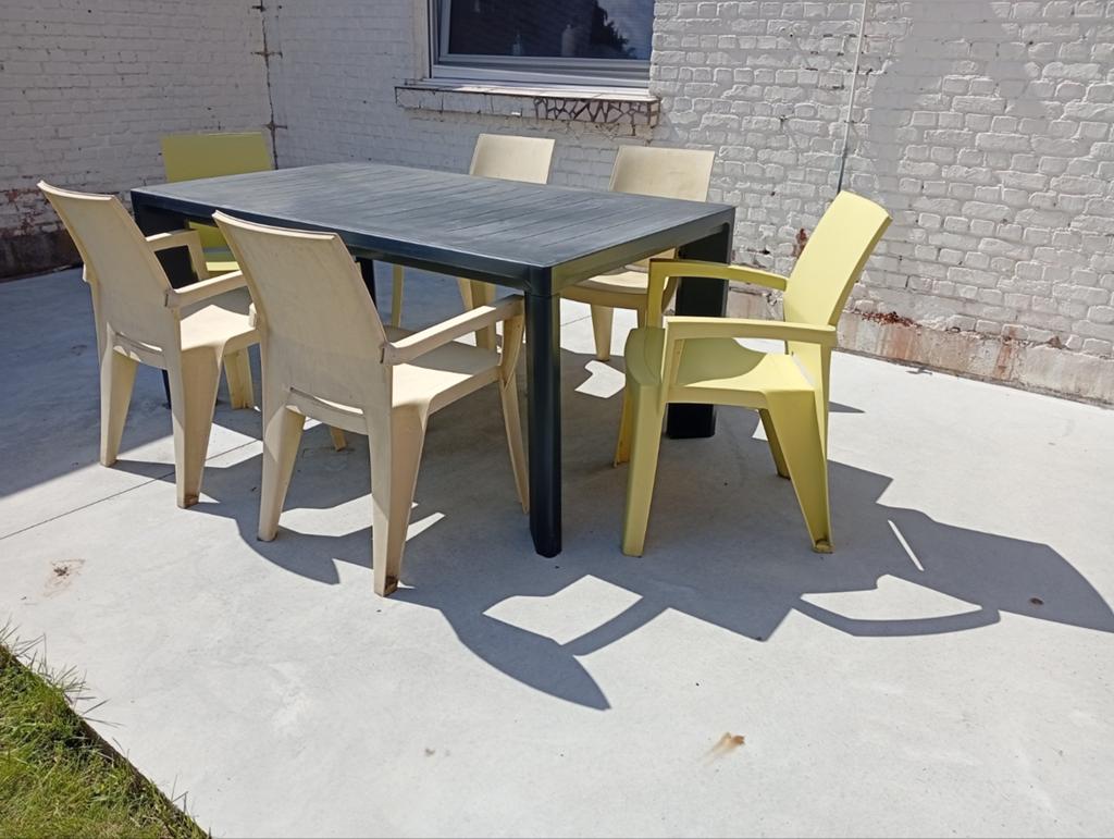 Mobilier de jardin : table + 6 chaises, Enlèvement