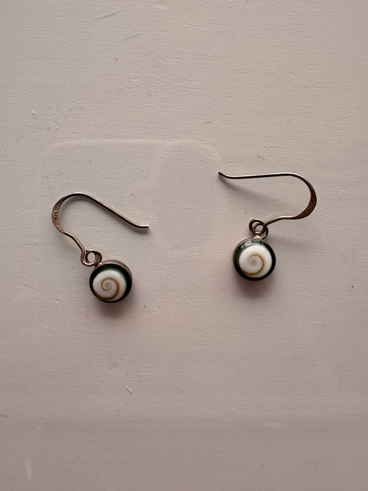 Oorbel van 925 zilver. Aélys, Handtassen en Accessoires, Oorbellen, Ophalen of Verzenden, Zo goed als nieuw, Wit, Zilver