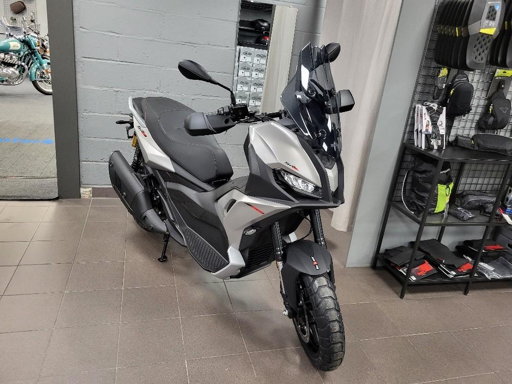 New Aprilia SR-GT 400, Motoren, 400 cc, Scooter, Nieuw, Bedrijf