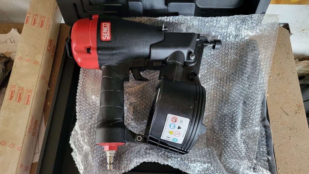 Senco S65CNP Coilnailer met RVS spijkers, Bricolage & Construction, Envoi, Comme neuf
