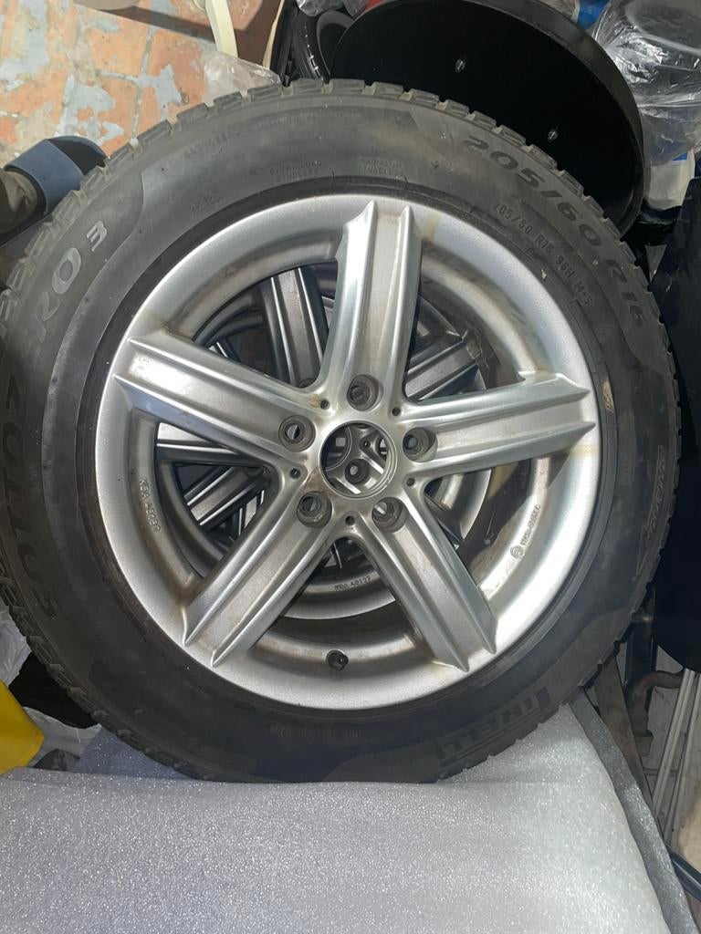 Volkswagen Tiguan velgen met banden Pirelli 205/60/R16, Ophalen, 16 inch, Banden en Velgen, Nieuw