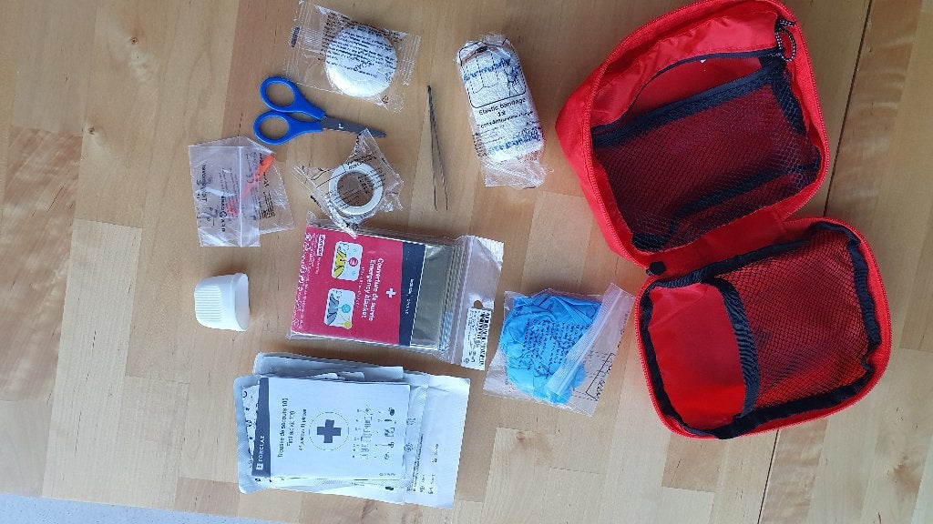 EHBO-doos met thermodeken, en poncho, Ophalen, Nieuw