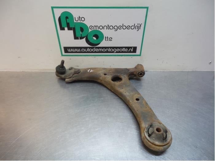 Draagarm links-voor van een Toyota Avensis (Avensis 03-), Auto-onderdelen, Gebruikt, -, -, Ophalen of Verzenden