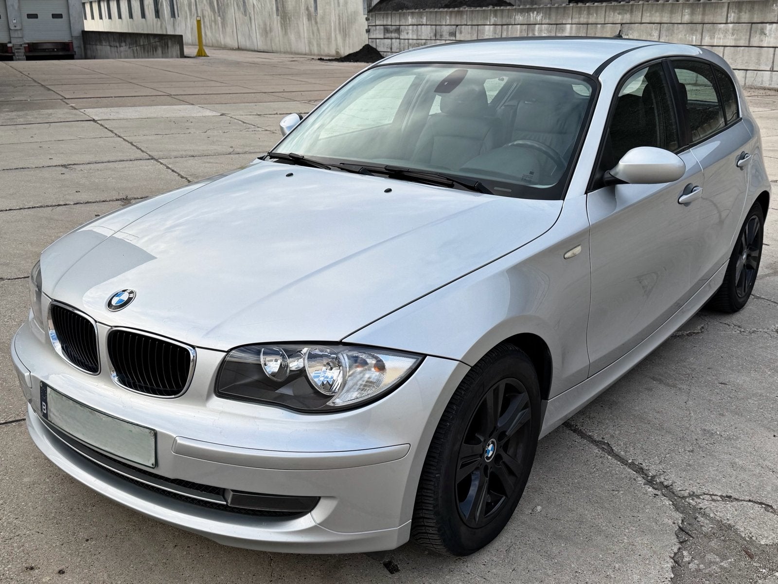 BMW 116i benzine - 118.000km - Leder / Cruise - 2008 Gekeurd, Autos, BMW, Argent ou Gris, Achat, 1590 cm³, Boîte manuelle
