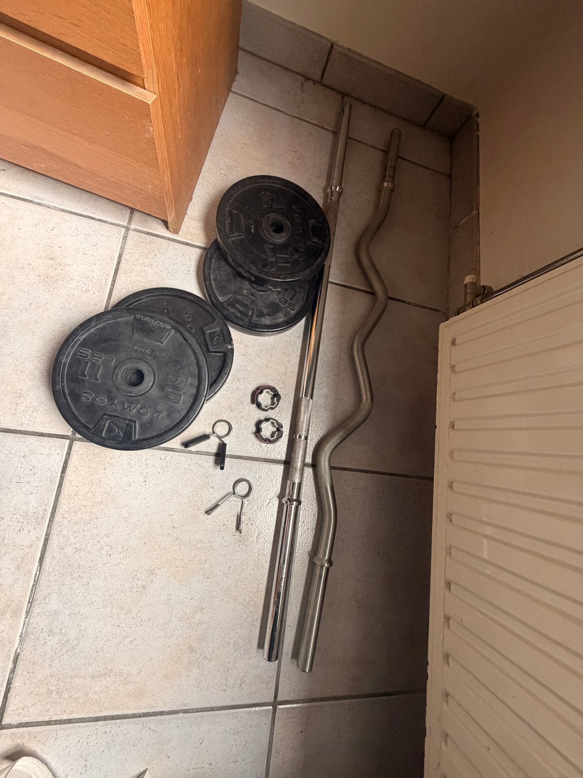 Curlbar & halterstang + 4 x 5kg schijven, Enlèvement, Comme neuf