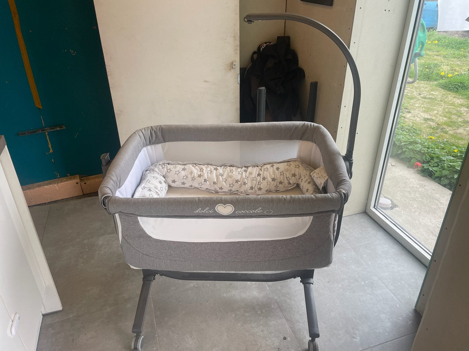 Baby bed op wieltjes, Kinderen en Baby's, Ophalen, Zo goed als nieuw