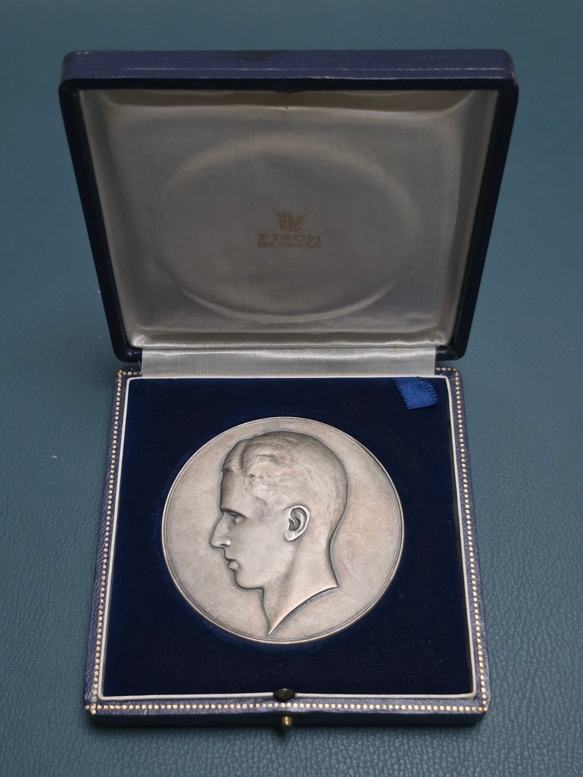 médaille A900 Roi Baudouin argentée +-120 grammes en étui, Enlèvement ou Envoi, Argent