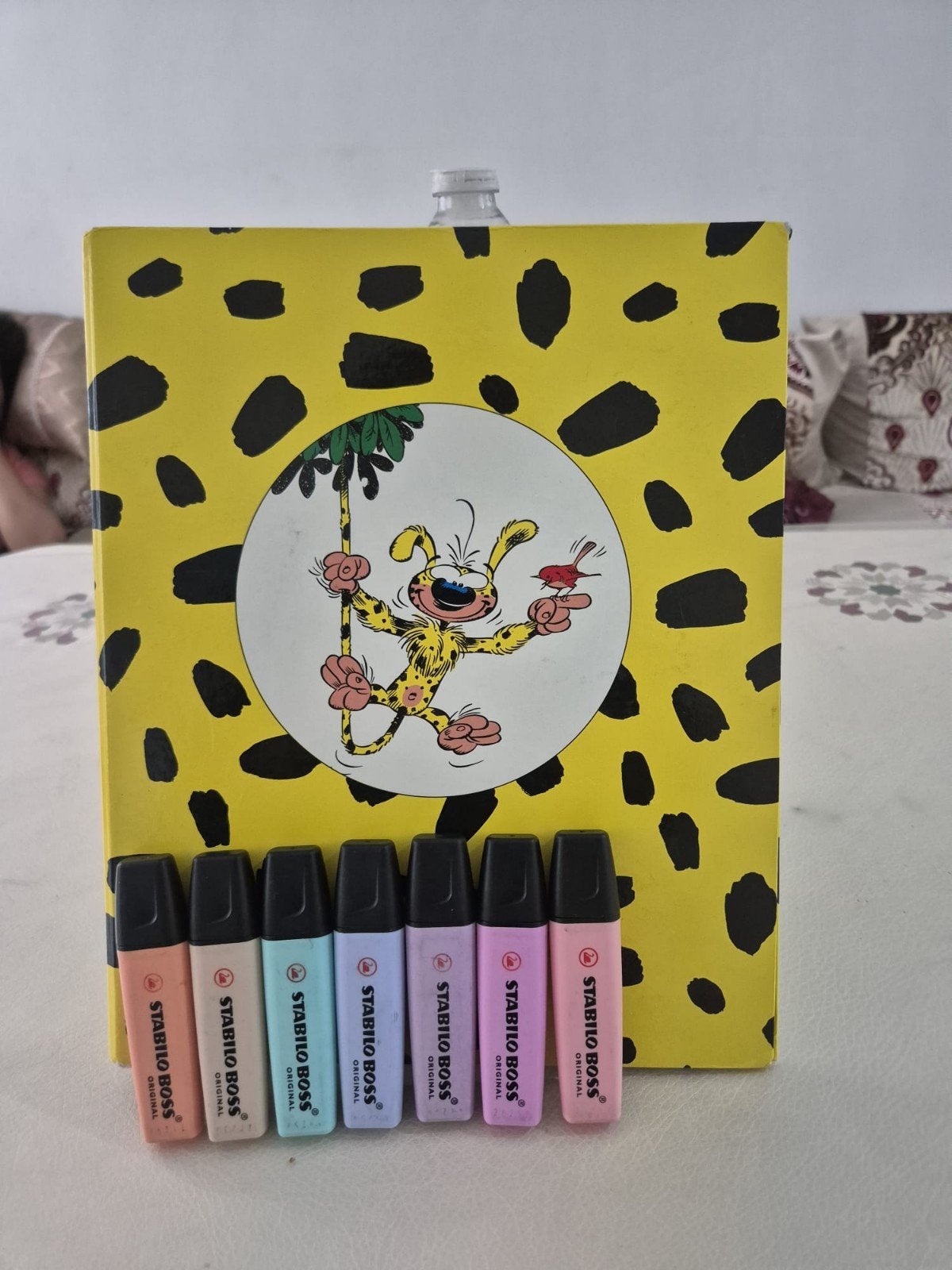 7 fluos Stabilo+ une farde Marsupilami, Enlèvement