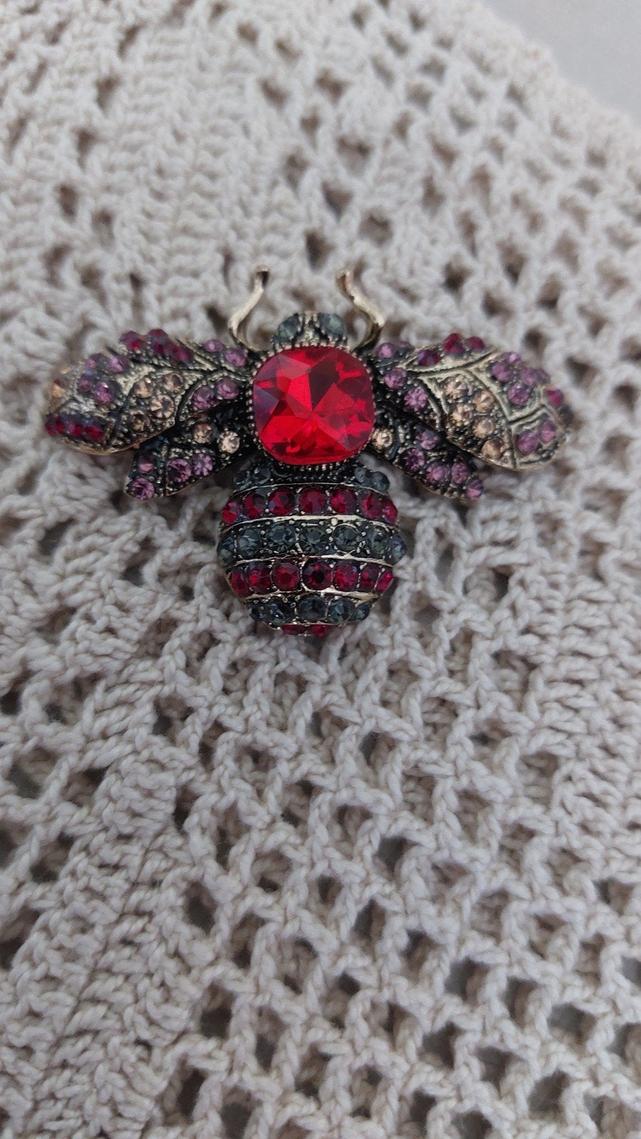 mooie broche, Handtassen en Accessoires, Broches, Overige materialen, 4 tot 7 cm, Overige kleuren, Ophalen of Verzenden