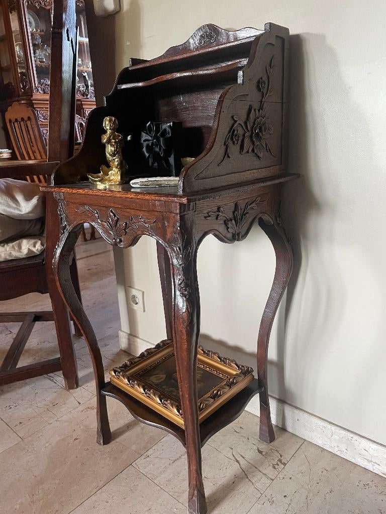 Luiks bijzet tafeltje;met mooi steekwerk., Antiek en Kunst, Ophalen