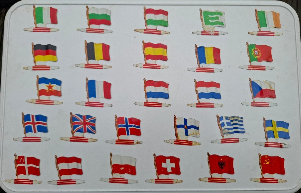 27 vintage blikken vlagplaquettes DRAPEAURAMA L'ALSACIENNE, Collections, Enlèvement ou Envoi, Utilisé, Autres types