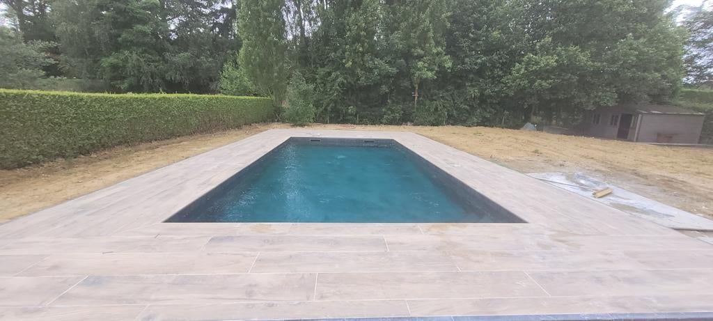 CONSTRUCTION & RÉNOVATION DE PISCINES, Diensten en Vakmensen