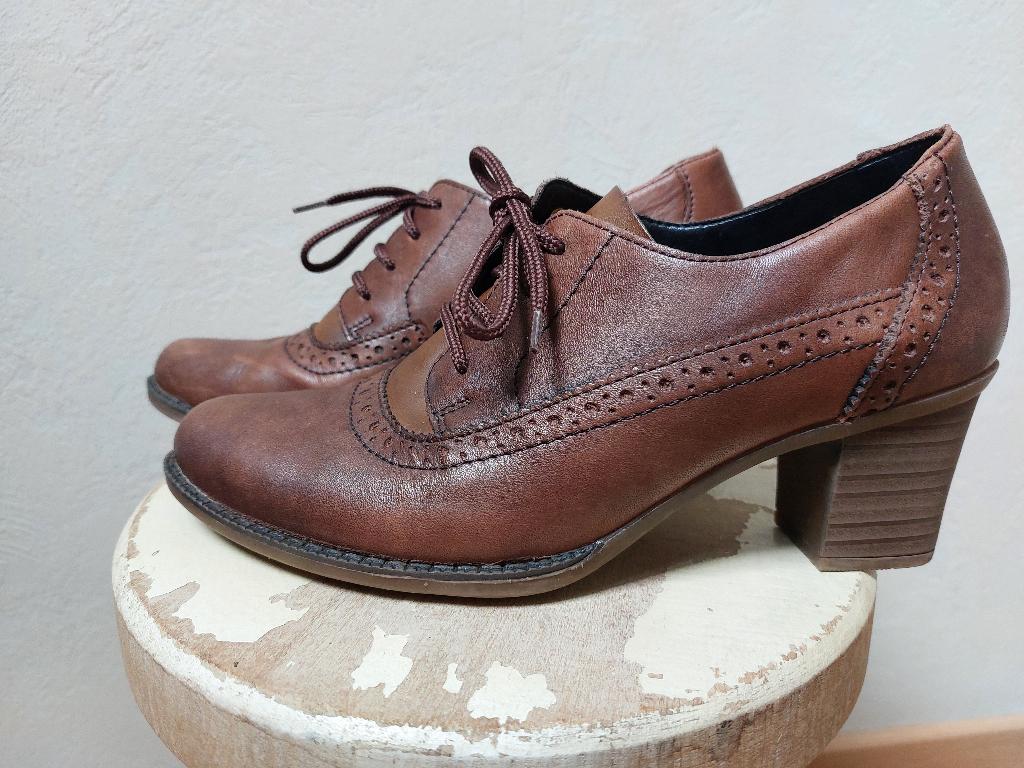 Bruine pumps - maat 37 Rieker, Kleding | Dames, Schoenen, Pumps, Bruin, Ophalen of Verzenden, Zo goed als nieuw