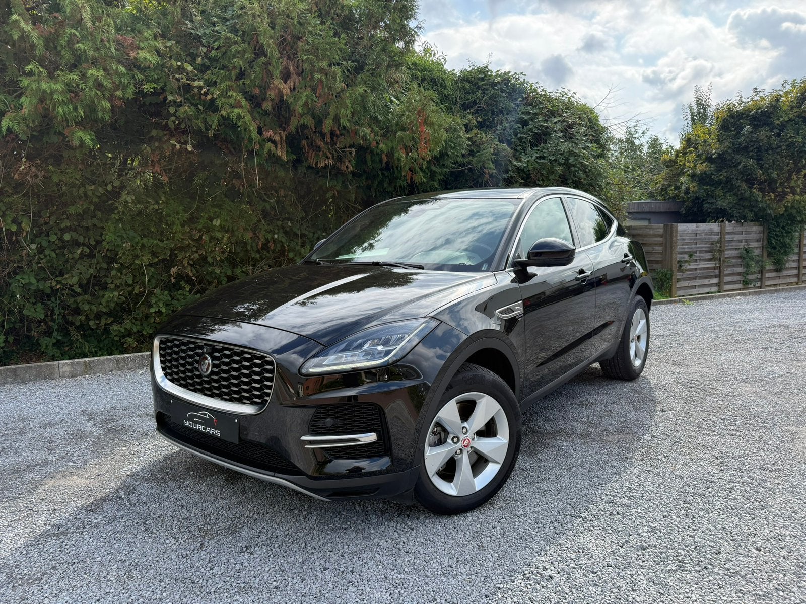 Jaguar E-Pace 2.0D MHEV AWD D165 R-dynamisch, 139 g/km, 4 cilinders, Zwart, Bedrijf