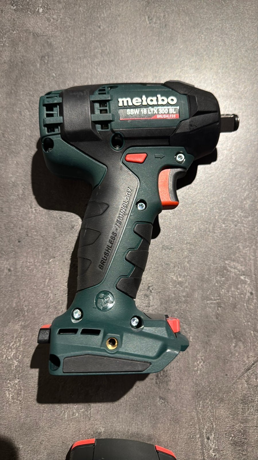 Slagmoersleutel metabo 300 LTX PLUS 4 x 5.2 Ah batterijen, Doe-het-zelf en Bouw, Ophalen of Verzenden, Zo goed als nieuw