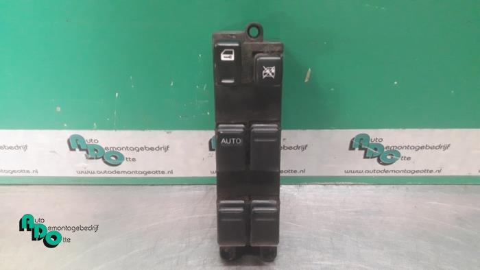 Commutateur vitre électrique d'un Nissan Almera (Almera 02-, -, 3 mois de garantie, Utilisé, -