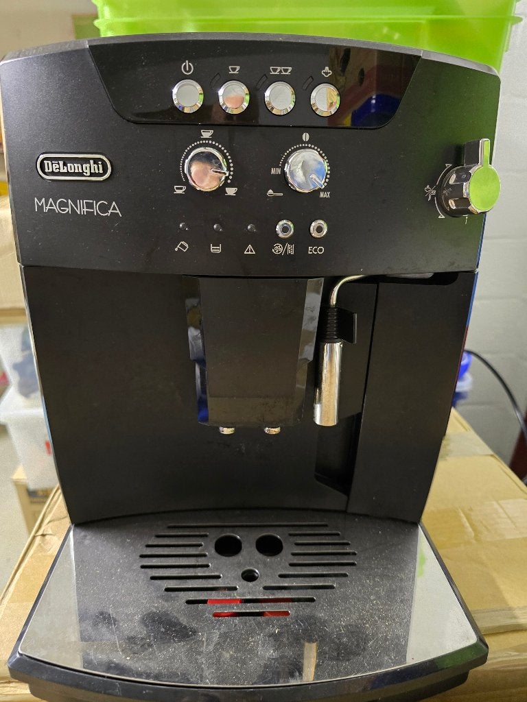 De’Longhi Magnifica  Machine à expresso 1,8 L, Electroménager, Cafetières, Machine à espresso, Réservoir d'eau amovible, Enlèvement ou Envoi