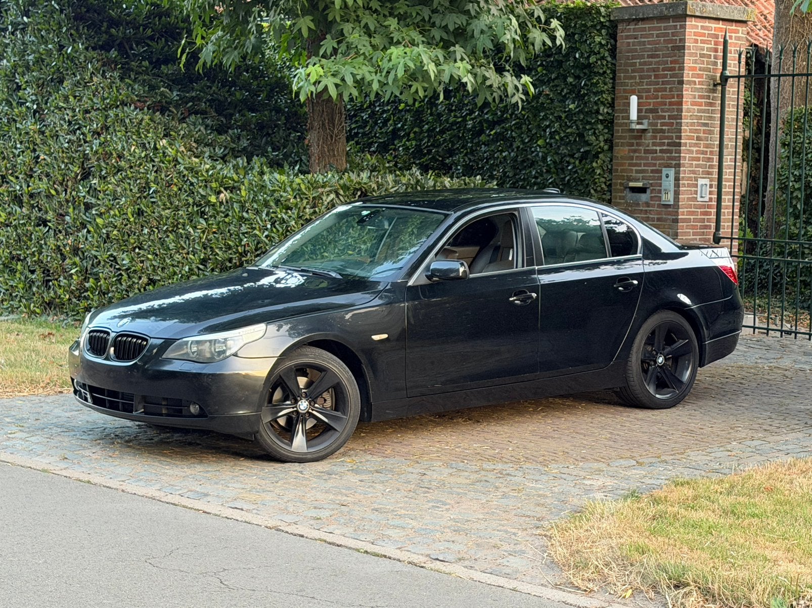 BMW 520D 2006 2.0 diesel Euro 4 330 000 km Option complète, Autos, BMW, Cuir, Boîte manuelle, 5 portes, Particulier