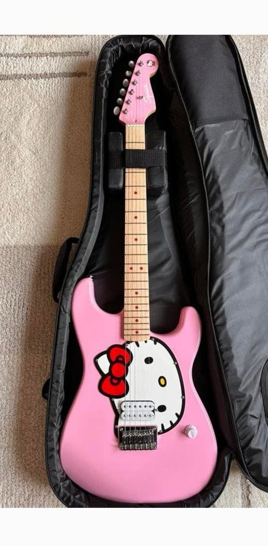 Bundel: Hello Kitty Stratocaster Pink Limited Edition, Enlèvement, Neuf, Fender