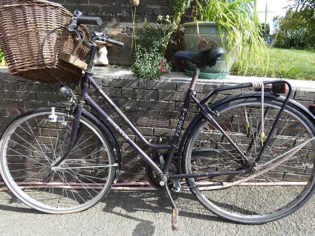VELO FEMME AVEC PANIER, Vitesses, Frein sur jante, Enlèvement, Utilisé