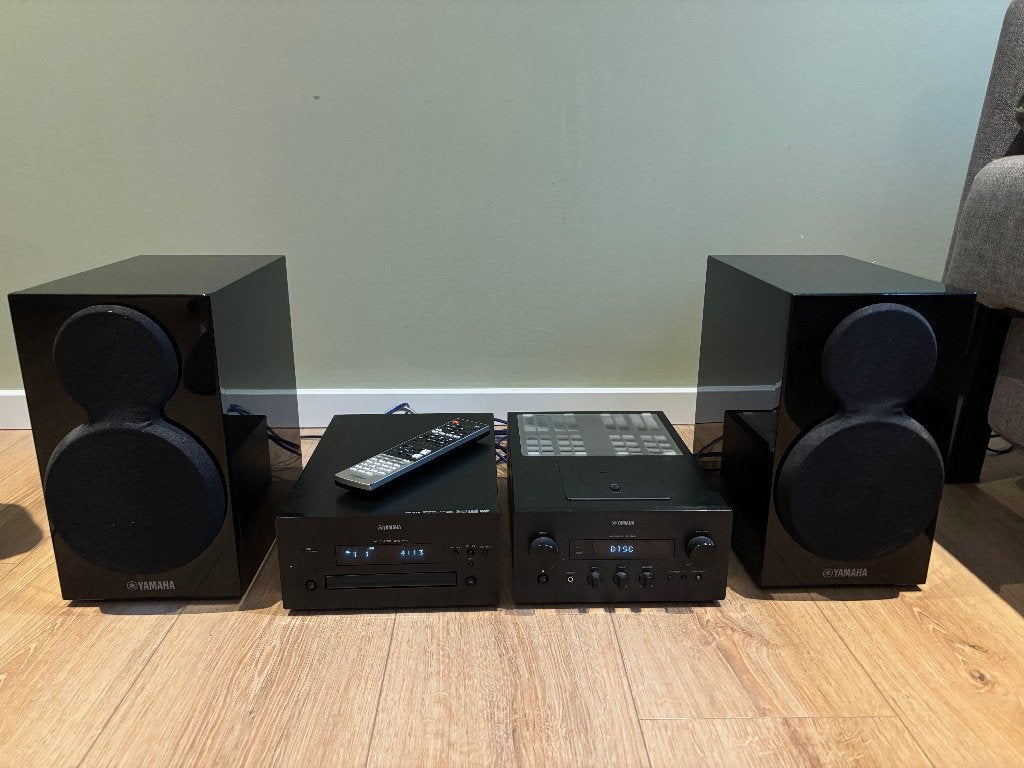 Yamaha Pianocraft MCR-840 (receiver, luidspr, DVD/CD-speler), Yamaha, 60 à 120 watts, Enlèvement, Stéréo