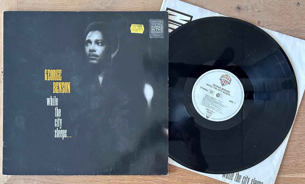 GEORGE BENSON - While the city sleeps... ( LP; NMINT ), 12 pouces, 1980 à nos jours, Comme neuf, Jazz