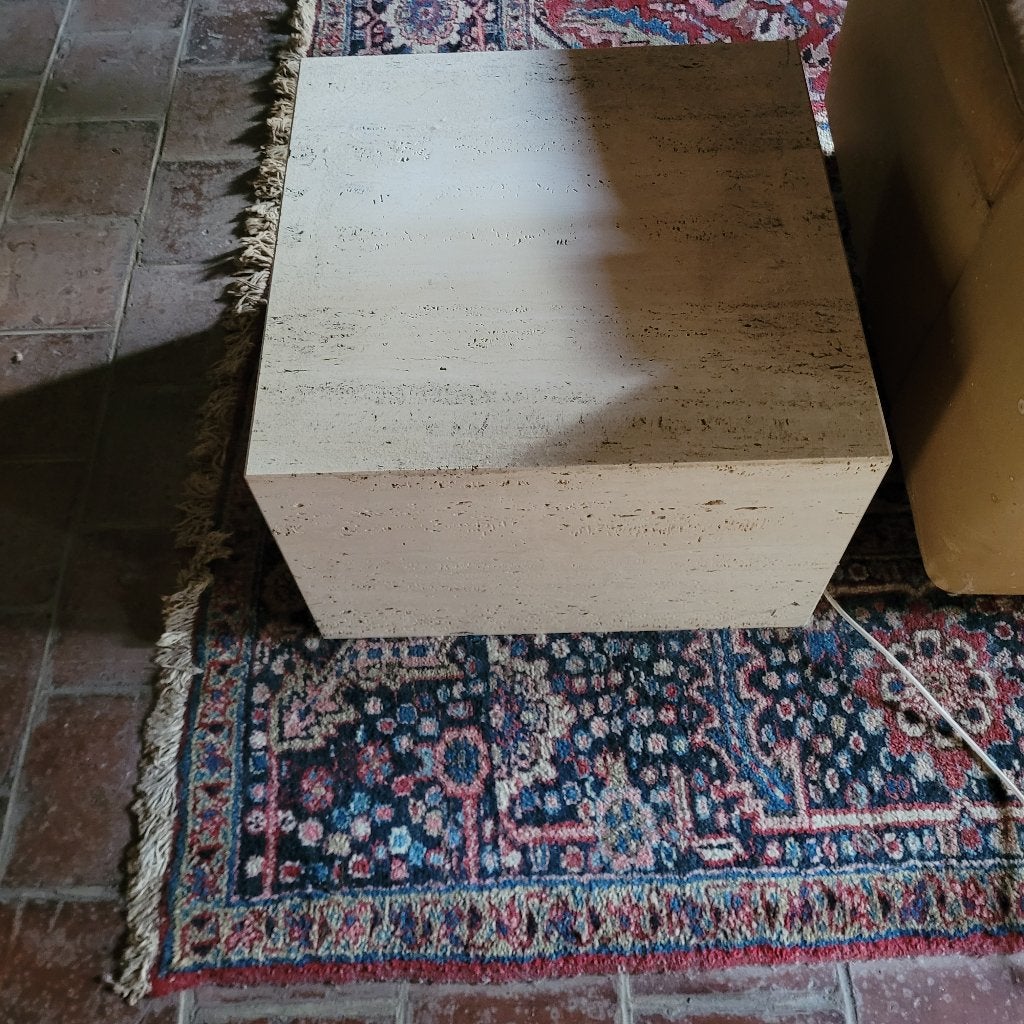 Table d'appoint en travertin, Maison & Meubles, Tables | Tables d'appoint, Enlèvement