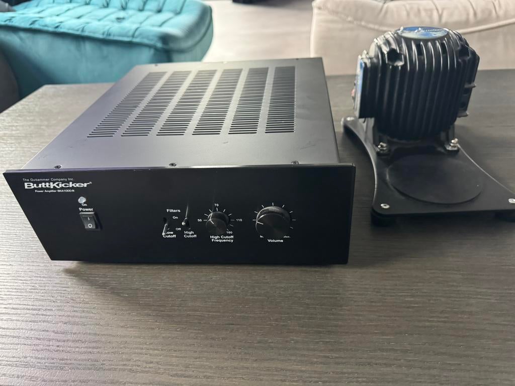 Buttkicker LFE, patin et ampli, Audio, Tv en Foto, Luidsprekerboxen, Zo goed als nieuw, Subwoofer, 120 watt of meer, Overige merken