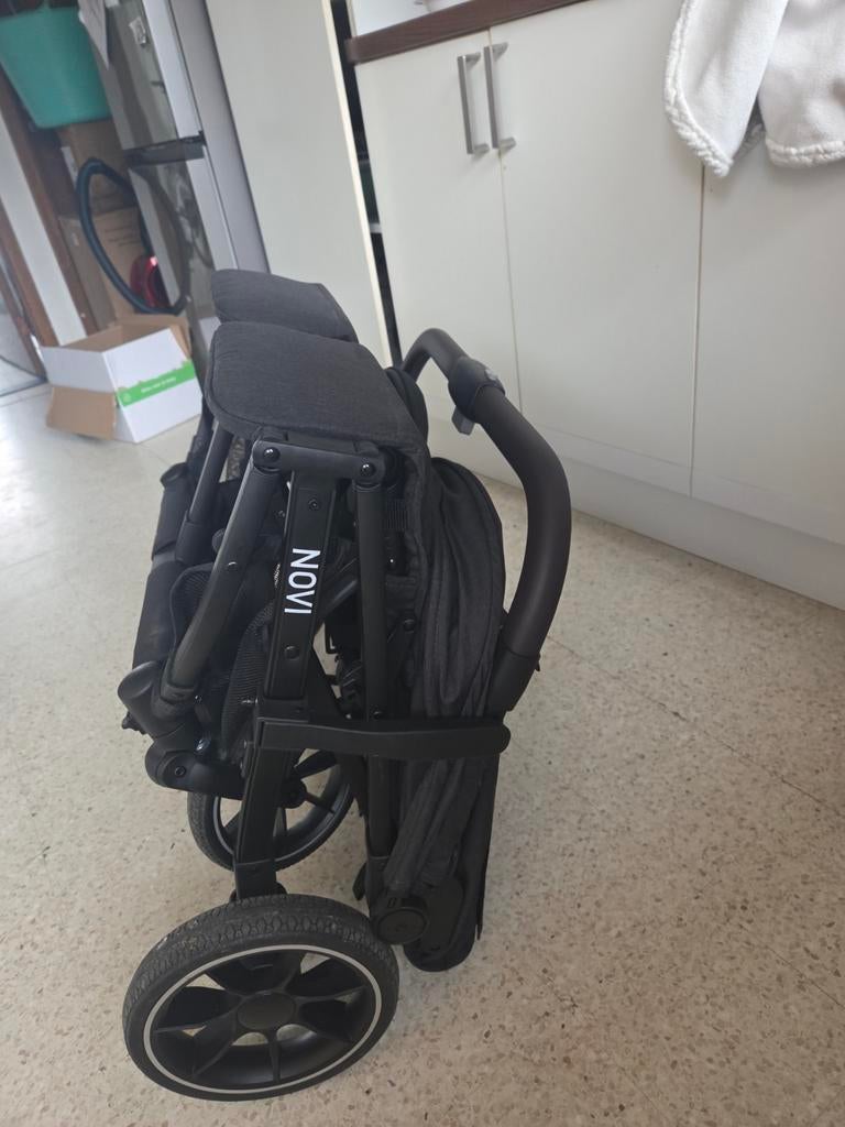 Novi duo buggy met regenhoes, Ophalen, Regenhoes