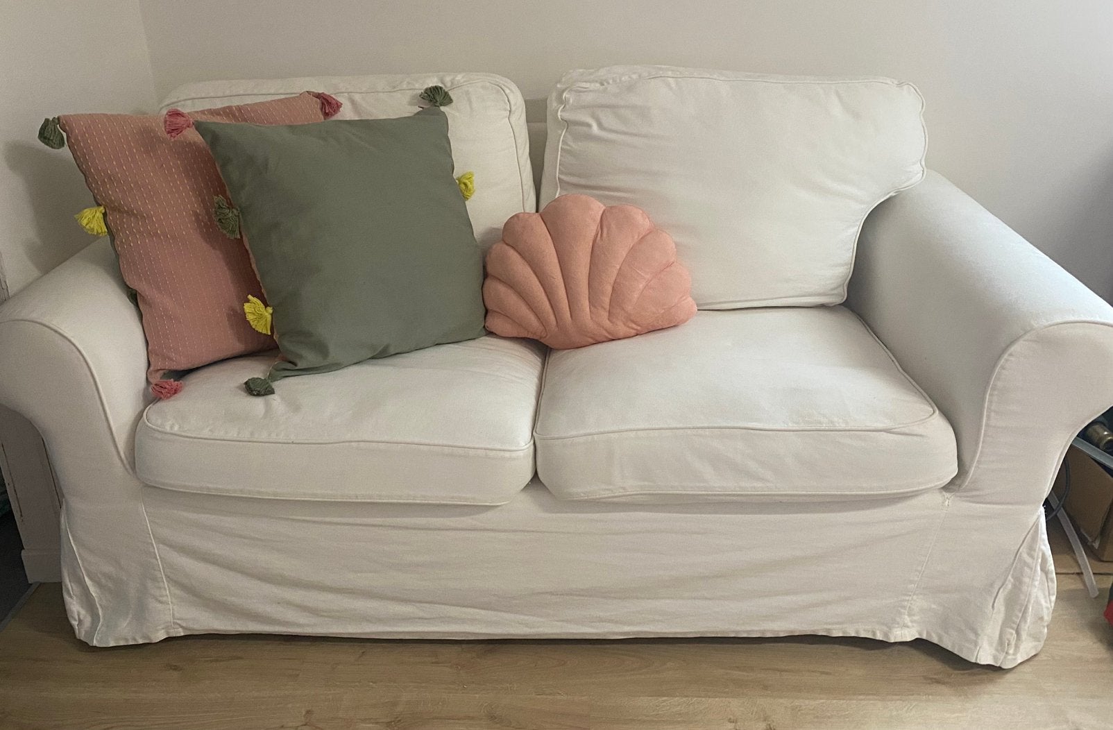 Mooie, witte Ikea tweezit zetel, model EKTORP., Huis en Inrichting, Ophalen, Zo goed als nieuw