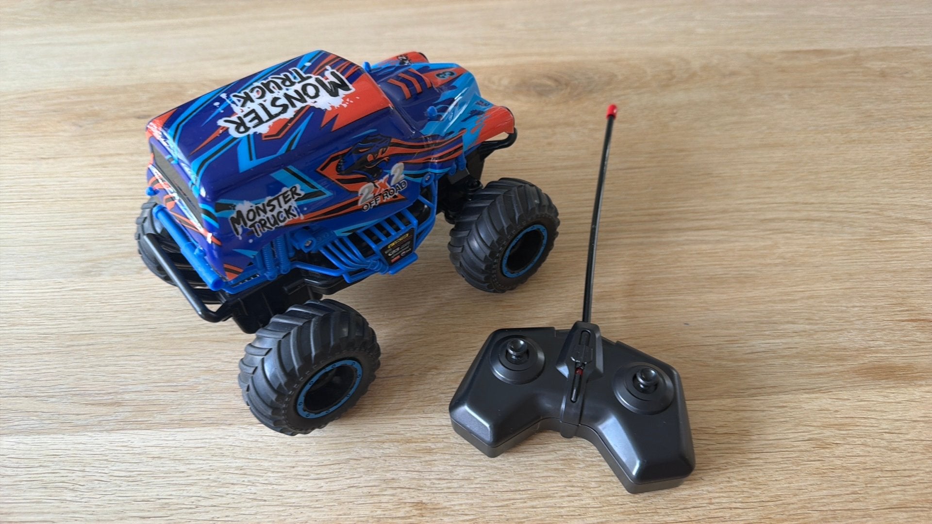 RC Monster Truck 2.4 GHz – Afstandsbestuurbare terreinwagen, Hobby en Vrije tijd, Modelbouw | Radiografisch | Auto's, Ophalen of Verzenden