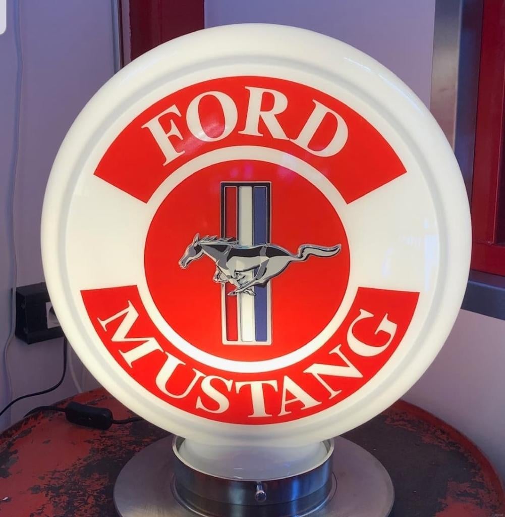 Glazen Ford Mustang benzine pomp globe benzinepomp lamp, Collections, Marques & Objets publicitaires, Comme neuf, Table lumineuse ou lampe (néon)